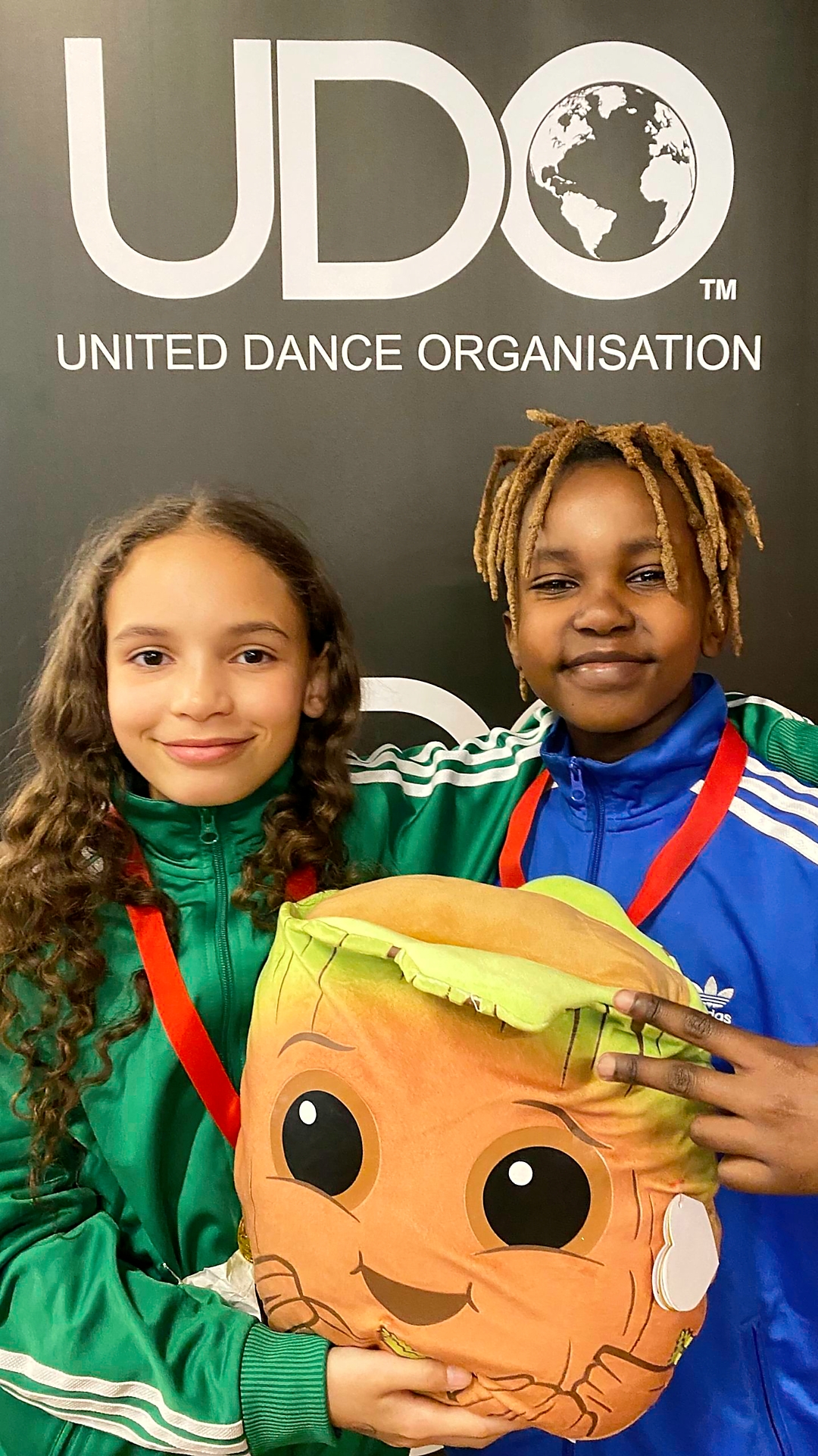 Emma Pinger und Tyler Wambui im Duo U14 Advanced Zusammen gewannen Emma Pinger und Tyler Wambui im Duo U14 Advanced den 1. Platz
