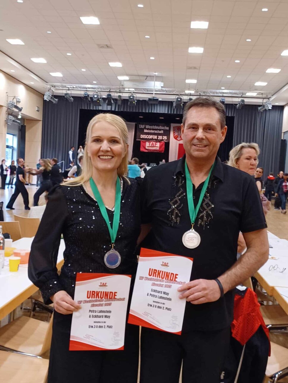 petra lahnstein und ecki may Petra Lahnstein und Ecki May mit ihren Urkunden und Medaillen