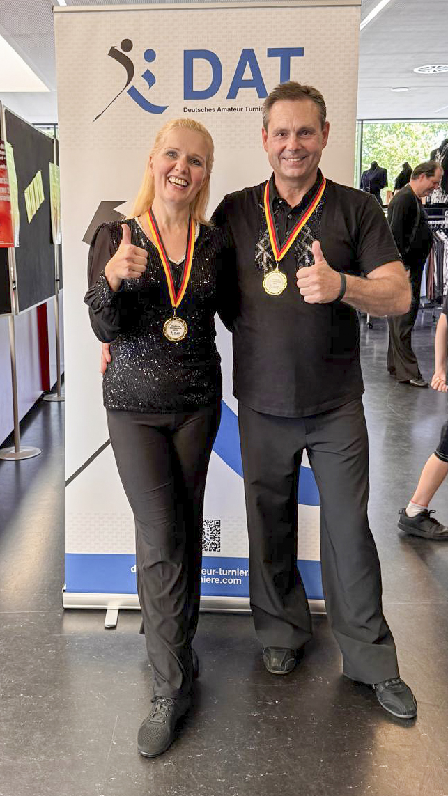 Petra Lahnstein und Ecki May traten bei der Deutschen Discofox-Meisterschaft des DAT (Deutsches Amateur Turnieramt) in Walldorf, Baden-Württemberg, an.