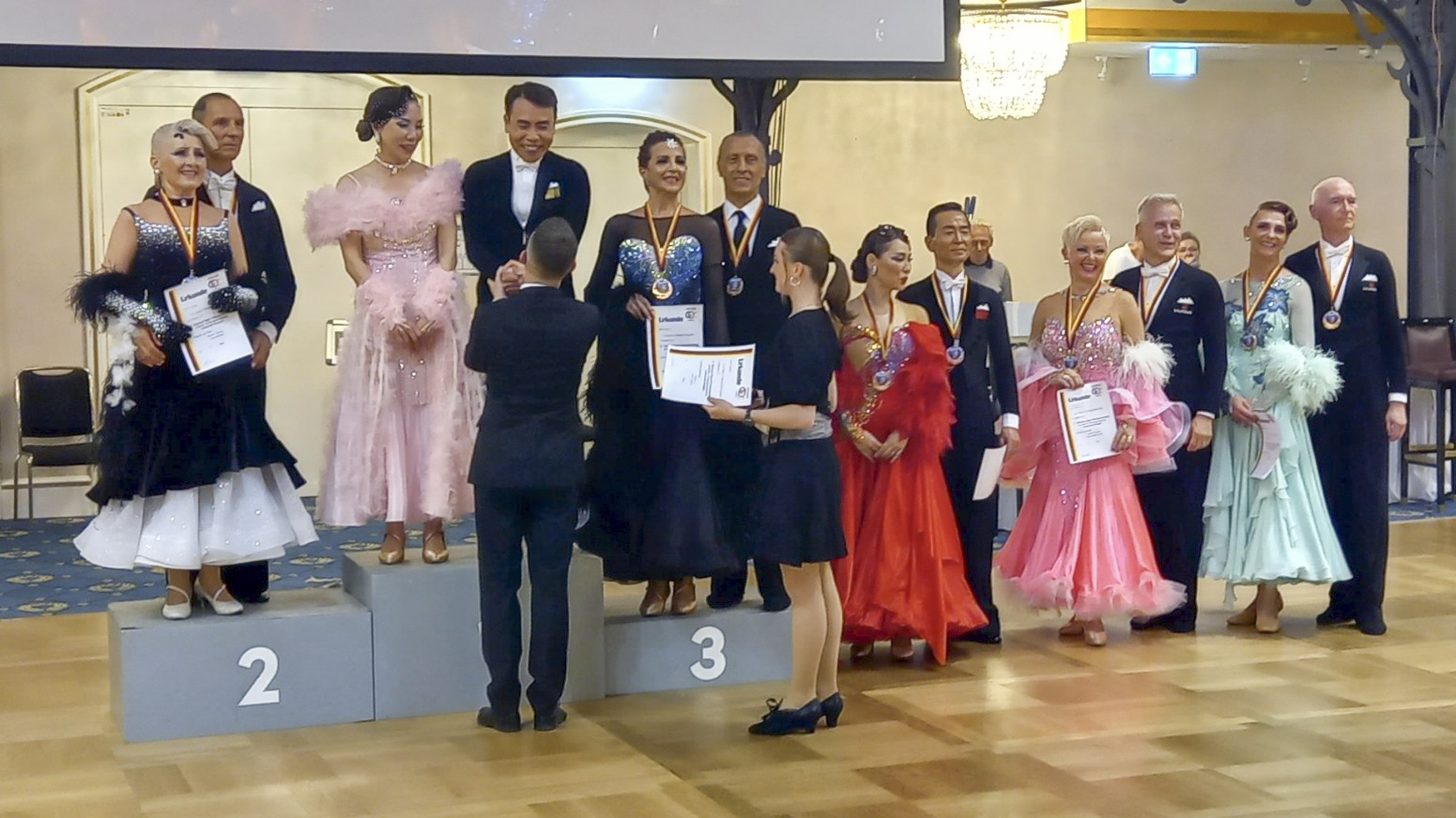 Andrea Frey Jürgen Diegel (ganz rechts) bei der Siegerehrung bei den GOC 2025 in Stuttgart