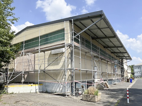 Einbau der neuen Fenster in der Linken Halle 2025