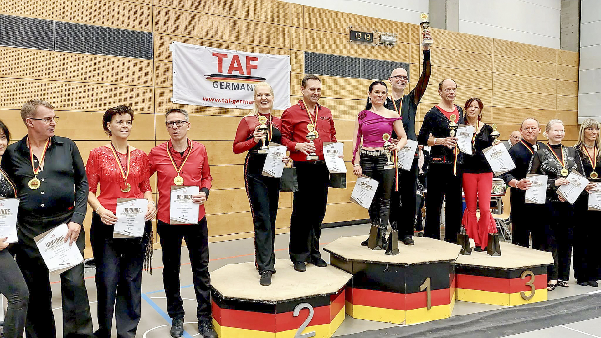 Petra und Ecki bei der Siegerehrung TAF Deutsche Meisterschaft Discofox 2025