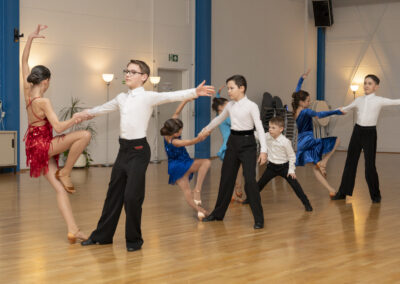 Neujahrsempfang 2026 - Die neue Kinder-Standard- und Lateingruppe präsentierte sich stolz auf dem Parkett.