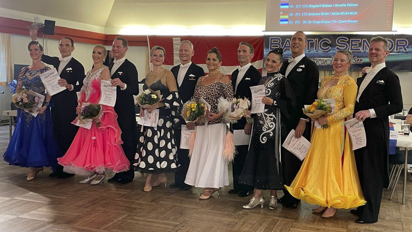 Heike und Andreas Wicht Heike und Andreas Wicht bei der Siegerehrung beim Senioren Gold Cup in Rendsburg